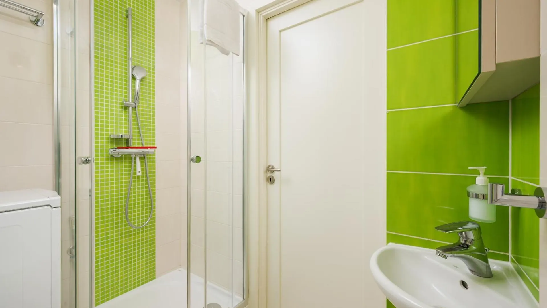 Metro Wierzbno Homely Apartment Varšava