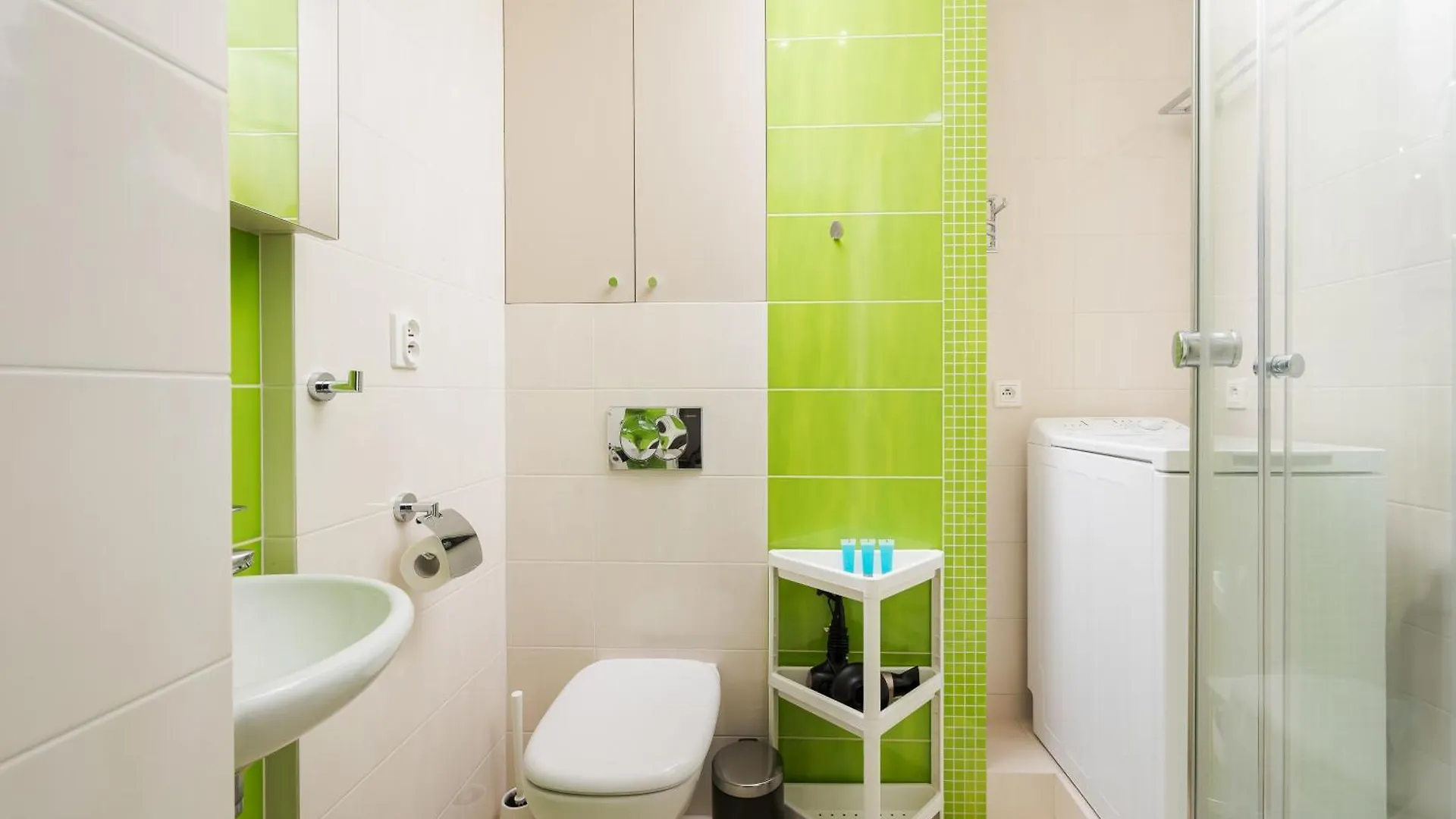 Metro Wierzbno Homely Apartment Varšava