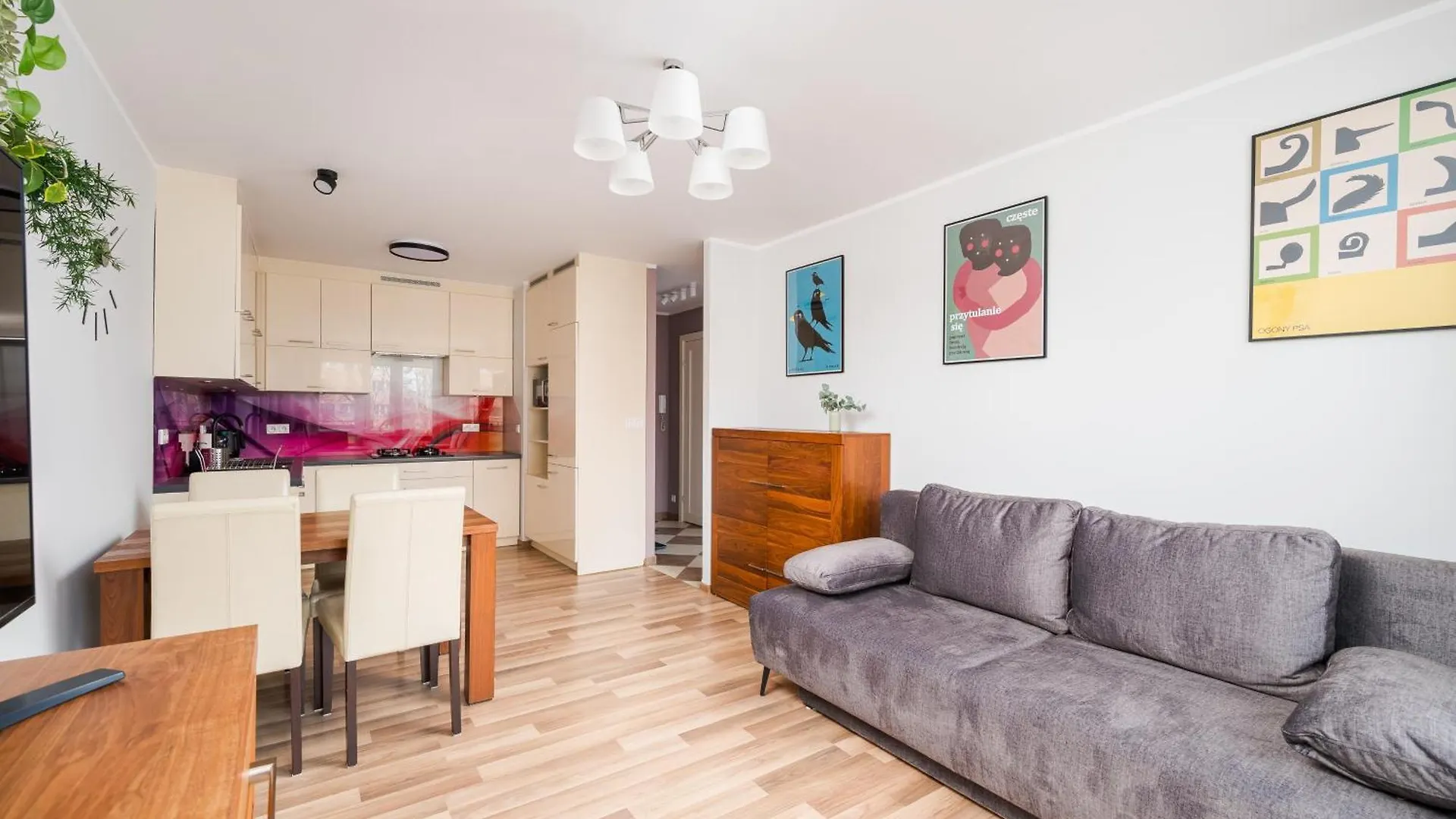 Metro Wierzbno Homely Apartment Varšava