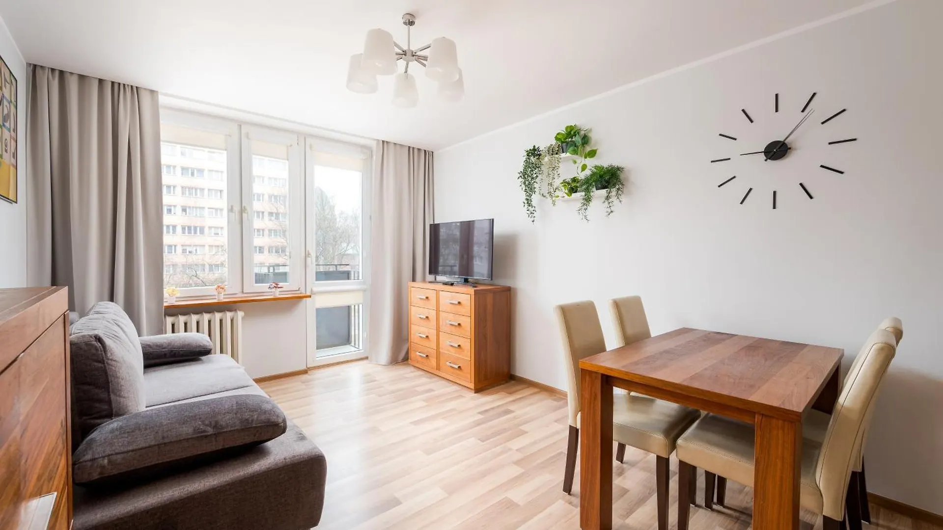 Metro Wierzbno Homely Apartment Varšava