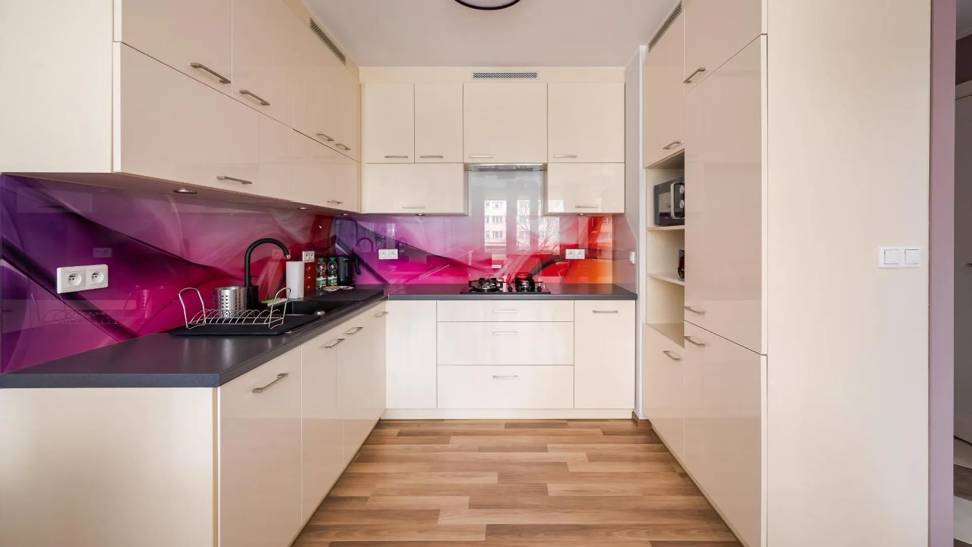 Metro Wierzbno Homely Apartment Warsaw